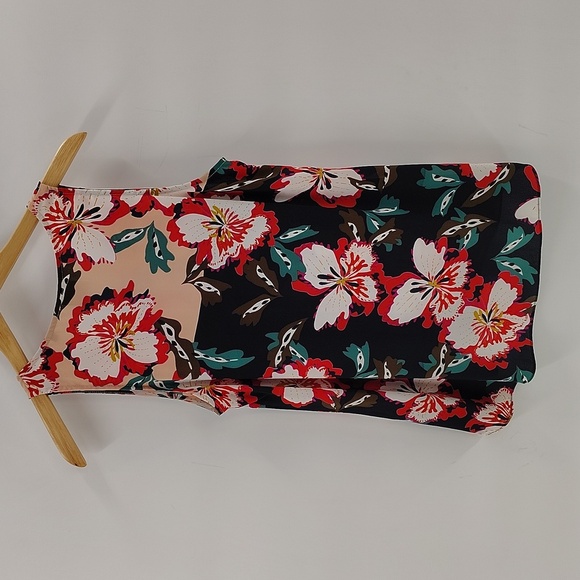 Cabi Hibiscus Blouse 5542 Black Multicolor Sleeveless Top Size Medium - Picture 7 of 7